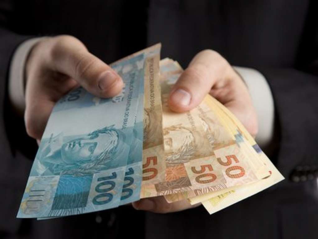 2015: salário mínimo será arredondado para R$ 790