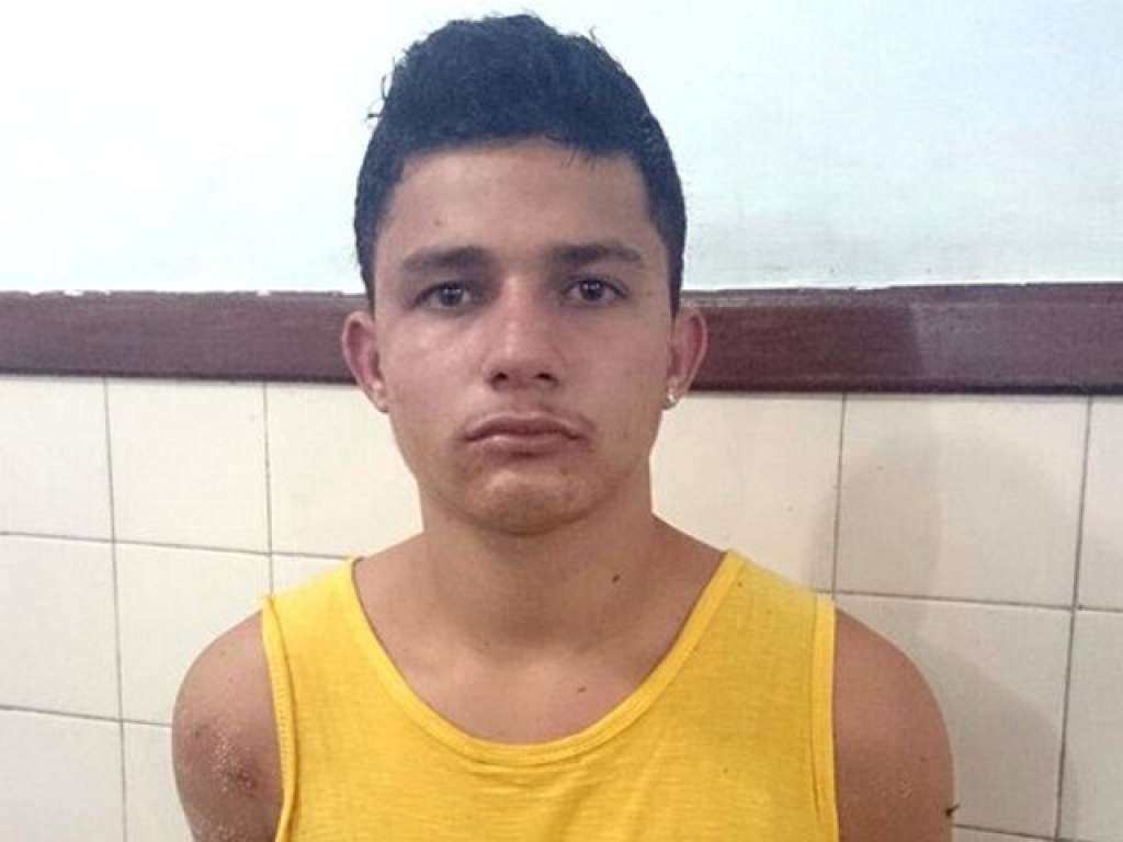 Jovem de 18 anos é preso acusado de assaltar residências
