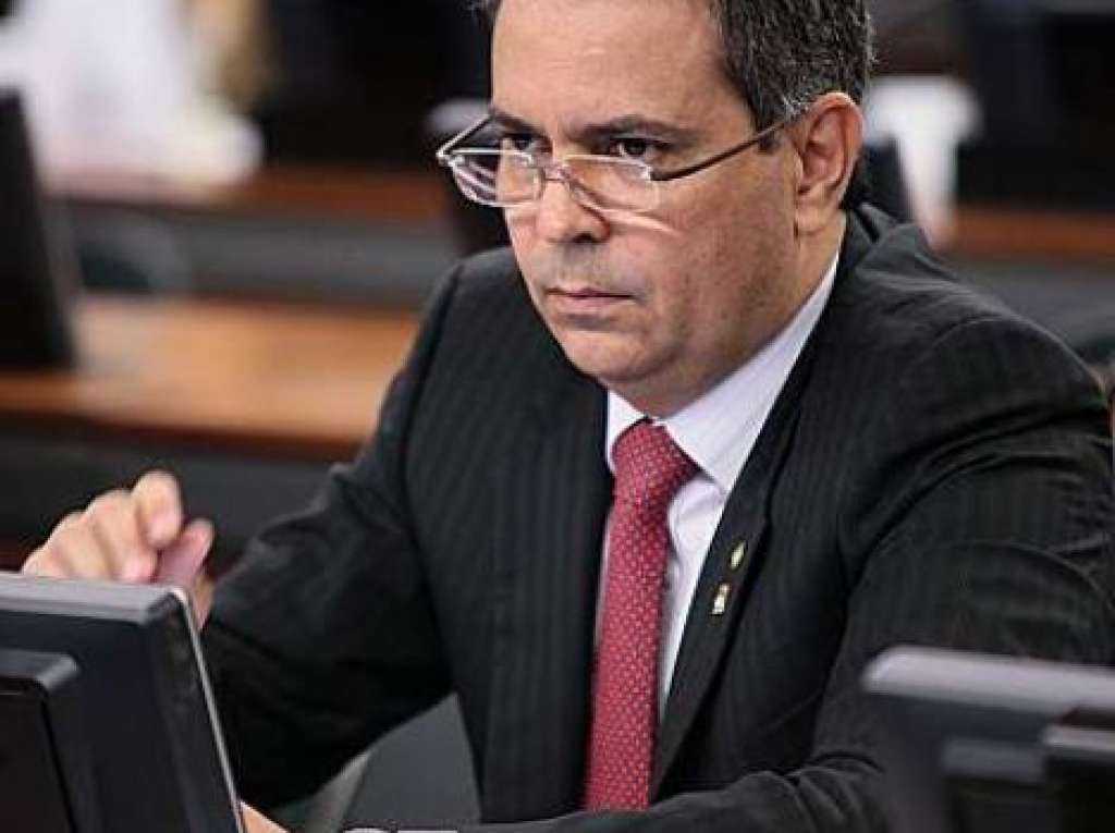 Em resposta a Nilo, presidente do PDT da Bahia questiona intenção de nomeação para a Embasa