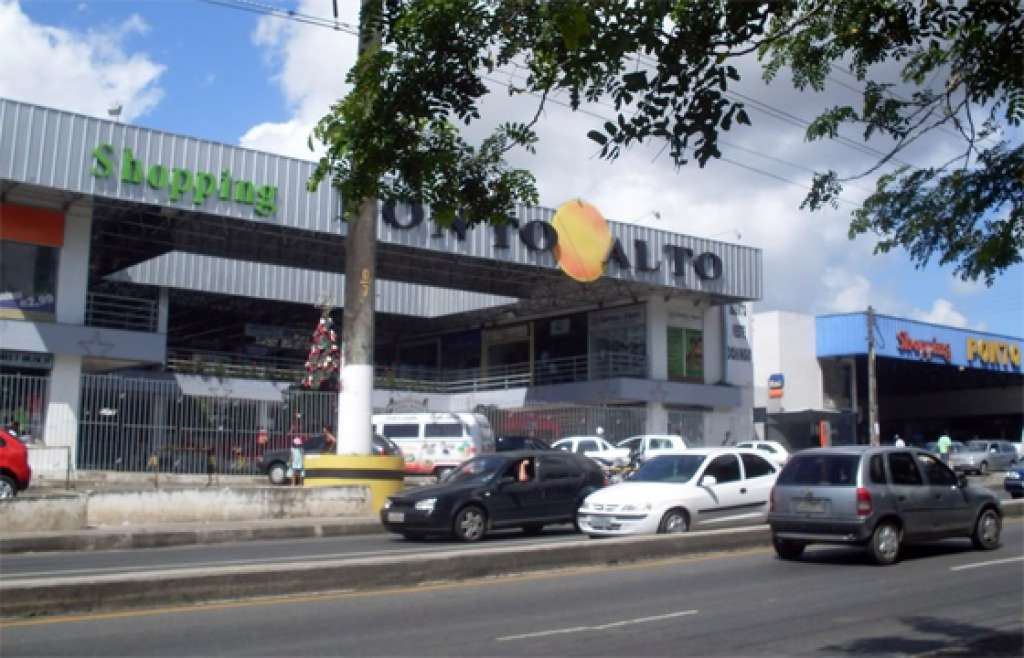 Bandidos explodem caixa eletrônico em shopping de Salvador