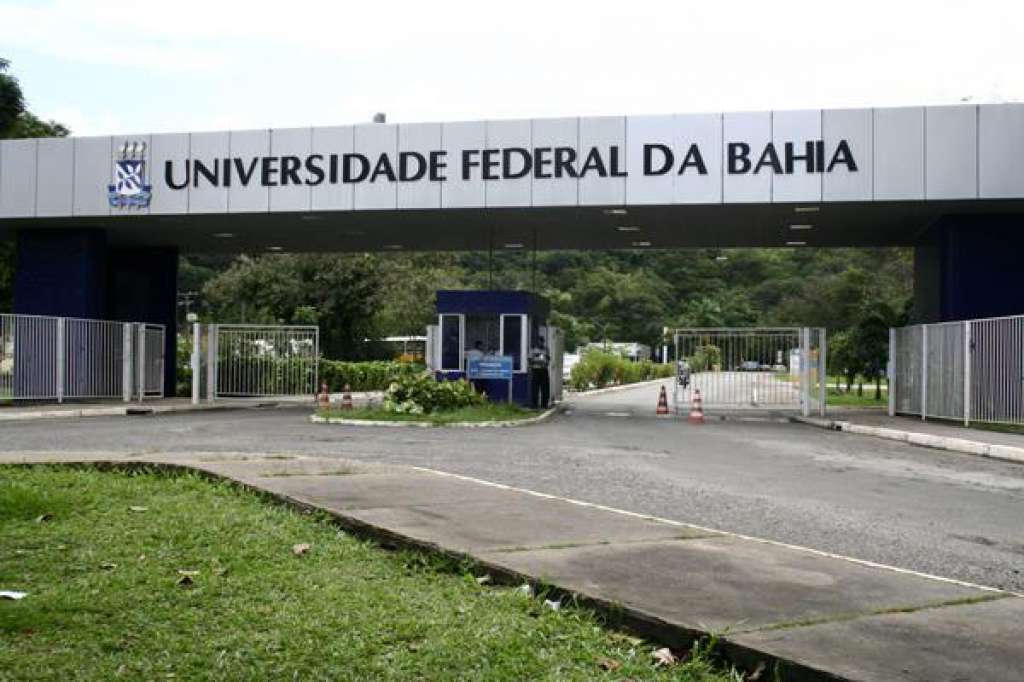 Com professores parados, alunos da Ufba também decretam greve