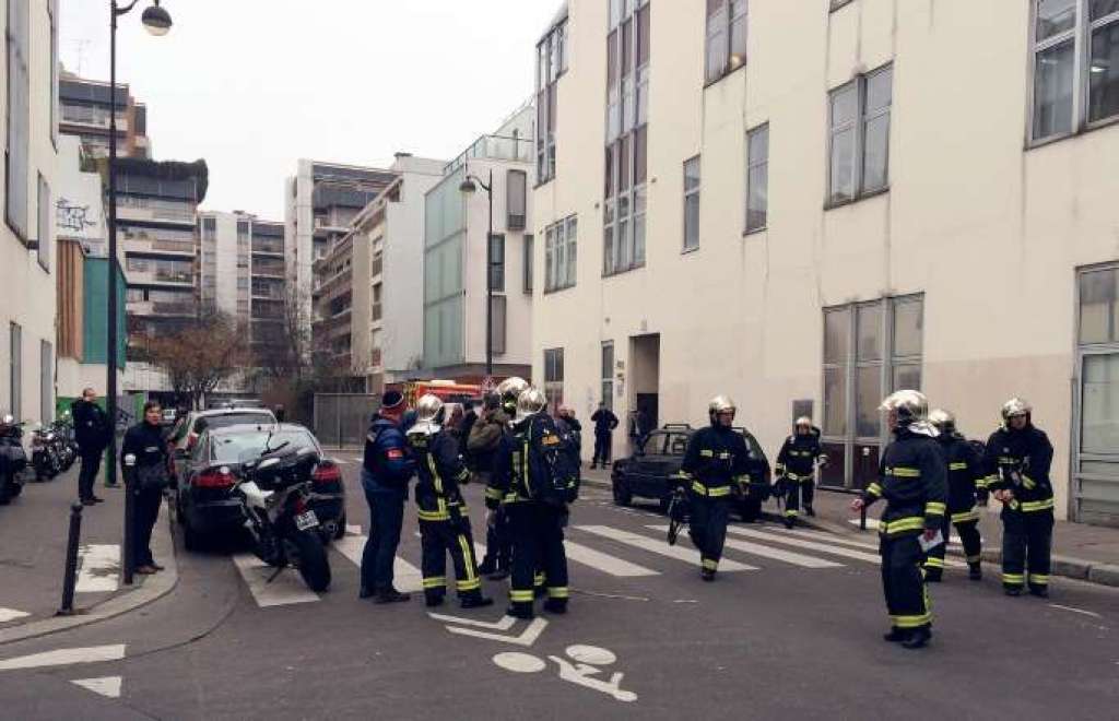 Jornal francês que ironiza Maomé é atacado e doze pessoas morrerm