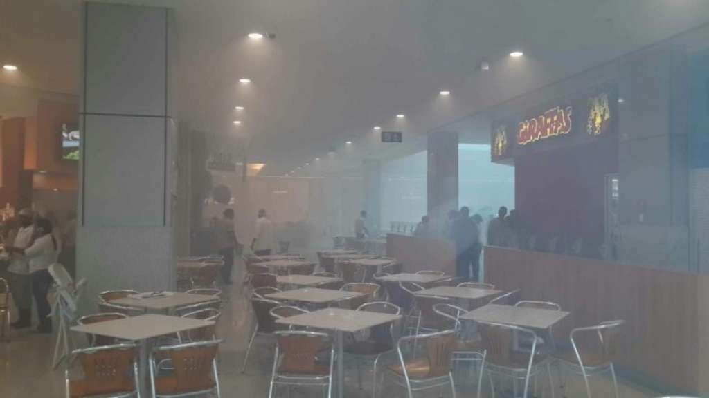 Incêndio atinge restaurante em shopping de Salvador