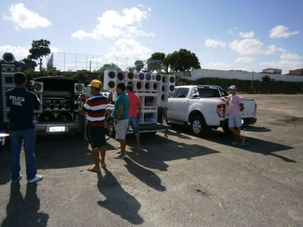 Camaçari: baterias avaliadas em R$ 24 mil são apreendidas em festa de “paredão”
