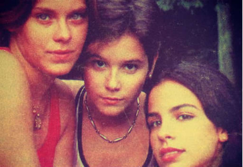 Deborah Secco, Maria Ribeiro e Carolina Dieckmann aparecem em foto de 1996 nas redes