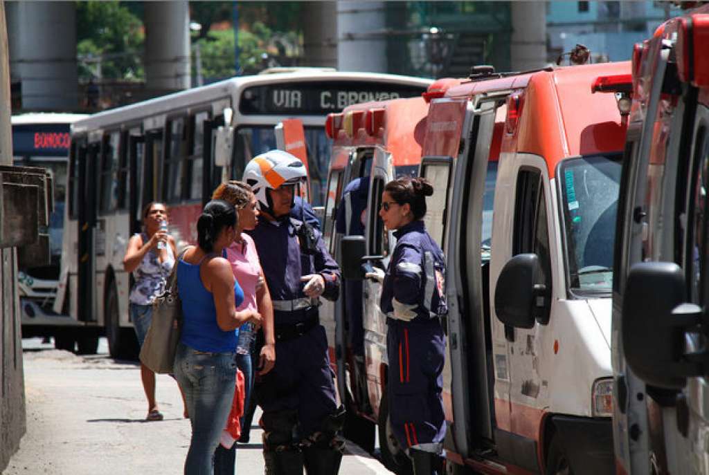 Colisão envolvendo dois ônibus deixa 15 pessoas feridas em Salvador
