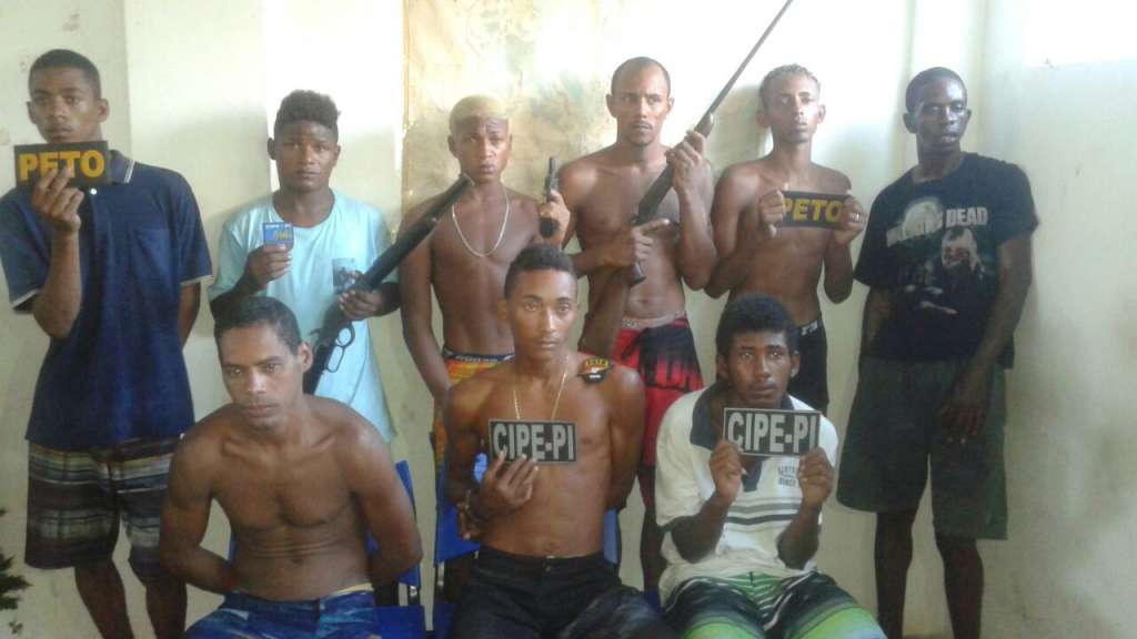 Após vídeo de execução circular no Whatsapp, polícia prende nove traficantes em Lauro de Freitas