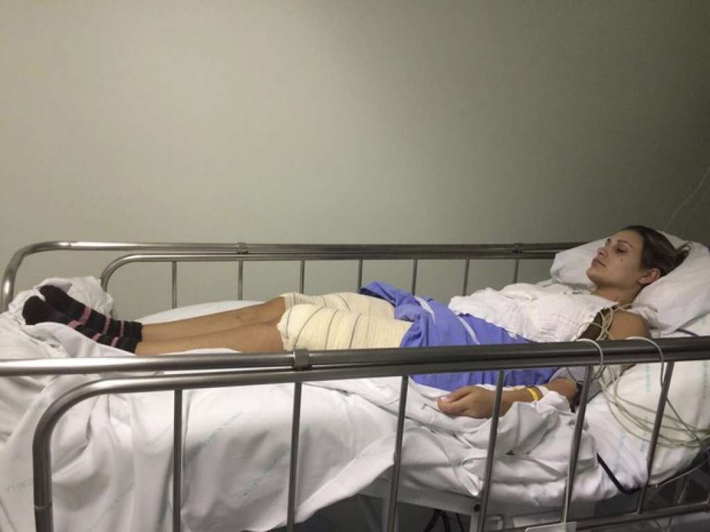 IMAGENS FORTES: Agência divulga fotos de Andressa Urach no hospital