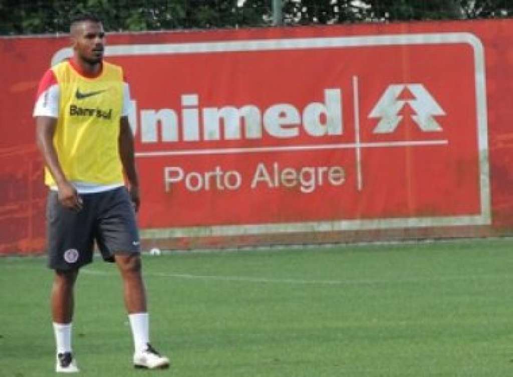 Zagueiro Thales é a sexta contratação do Bahia para 2015