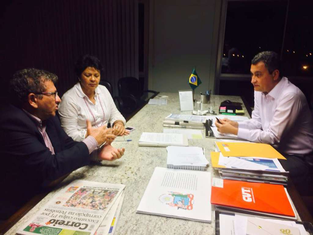 Governador discute demandas de municípios com Caetano e Luiza Maia