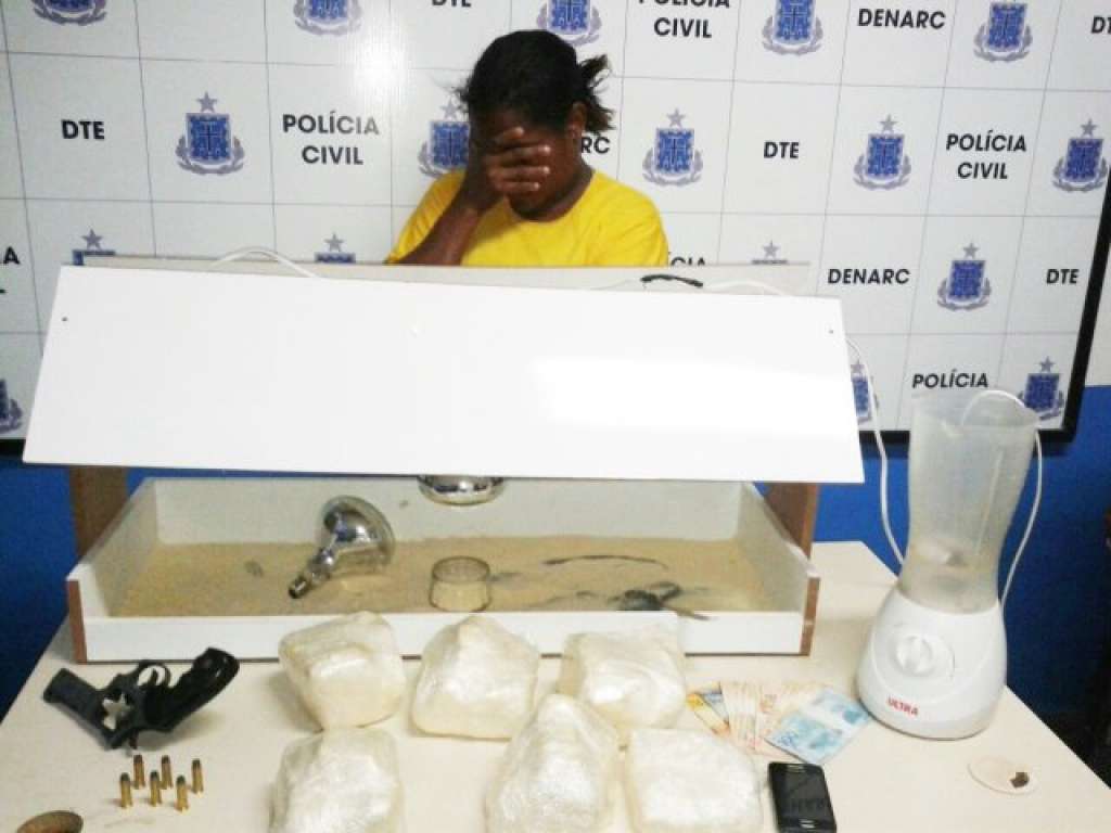 Mulher é presa em flagrante com mais de R$ 100 mil em cocaína pura