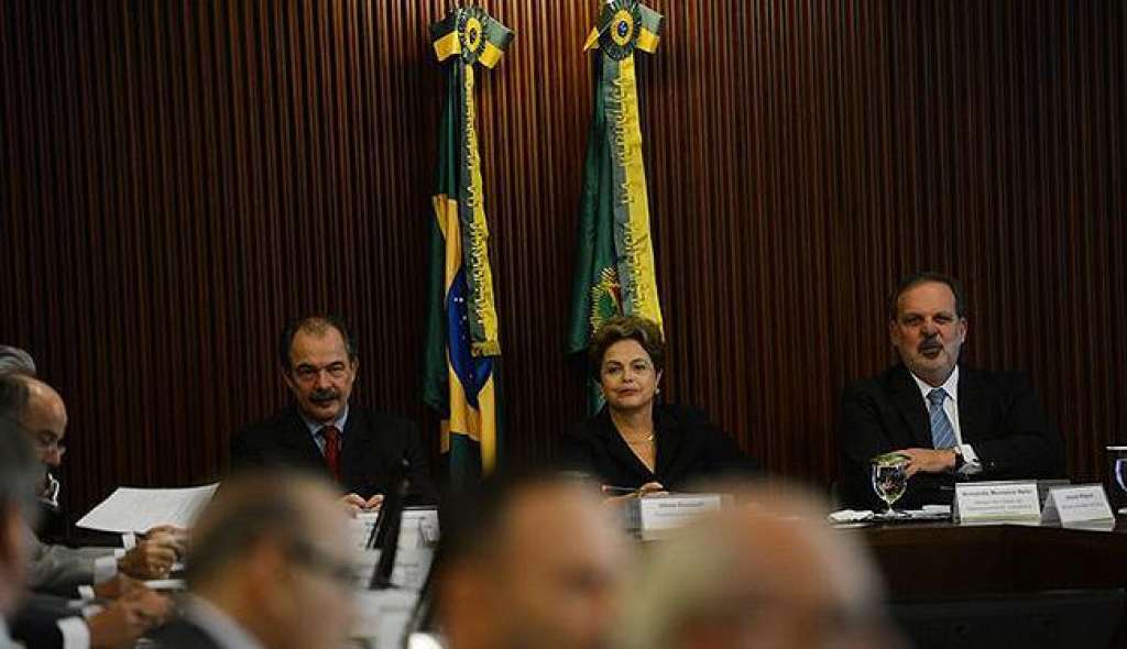 Dilma confirma correção de 4,5% na tabela do IR