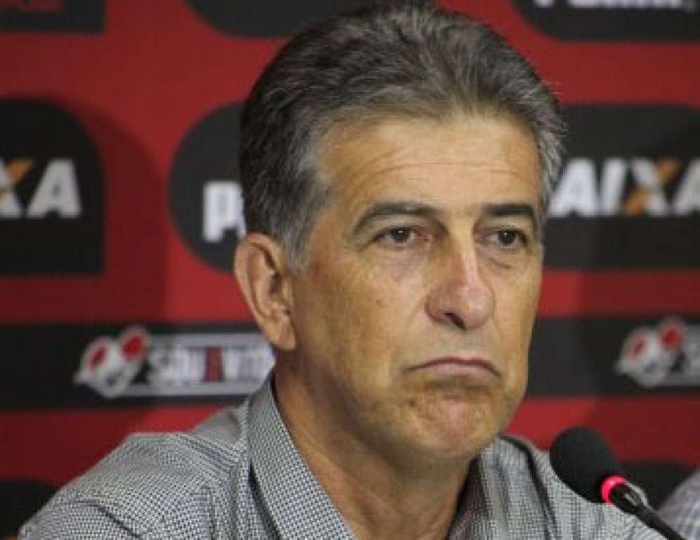 Ameaçado no cargo, treinador do Vitória lamenta empate no BaVi