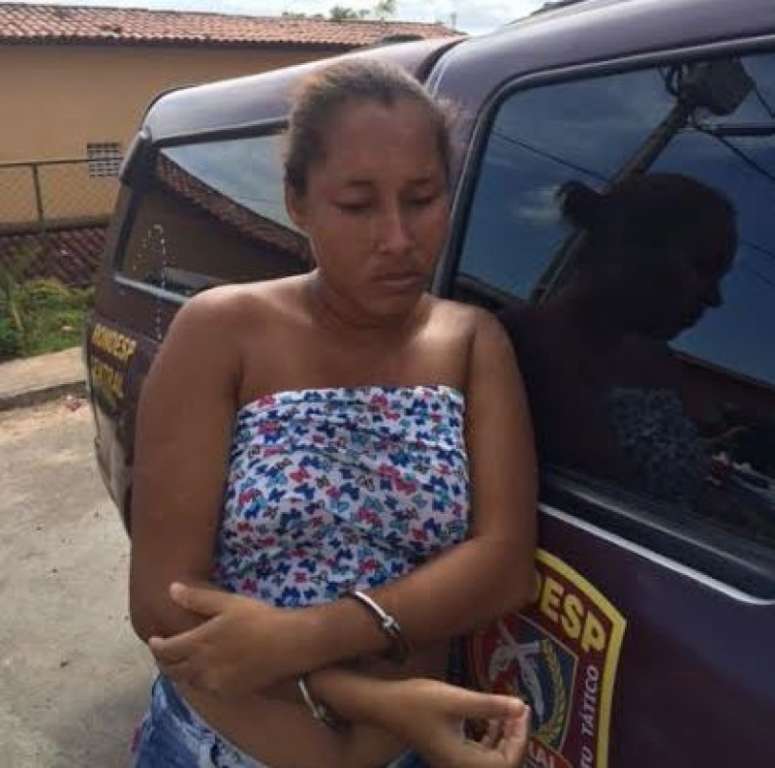 Mulher é presa com arma e drogas em Salvador