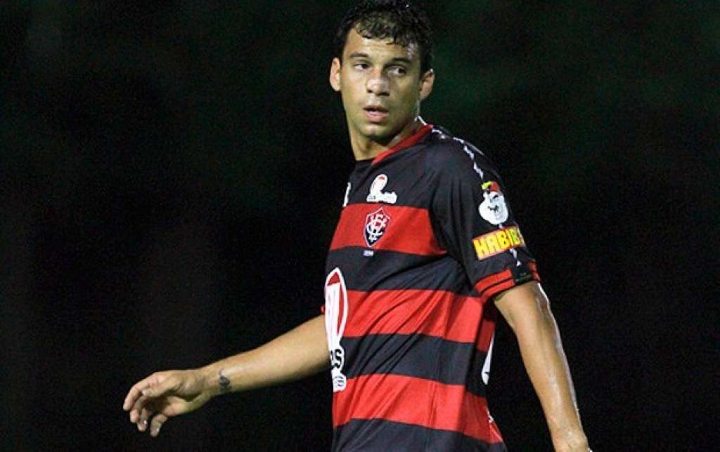 Neto Baiano reconhece falta de gols: “estou me cobrando isso”