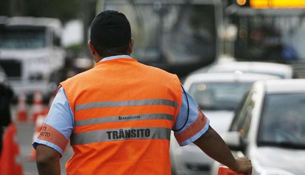 Transalvador nega exigir meta de multas de trânsito para agentes