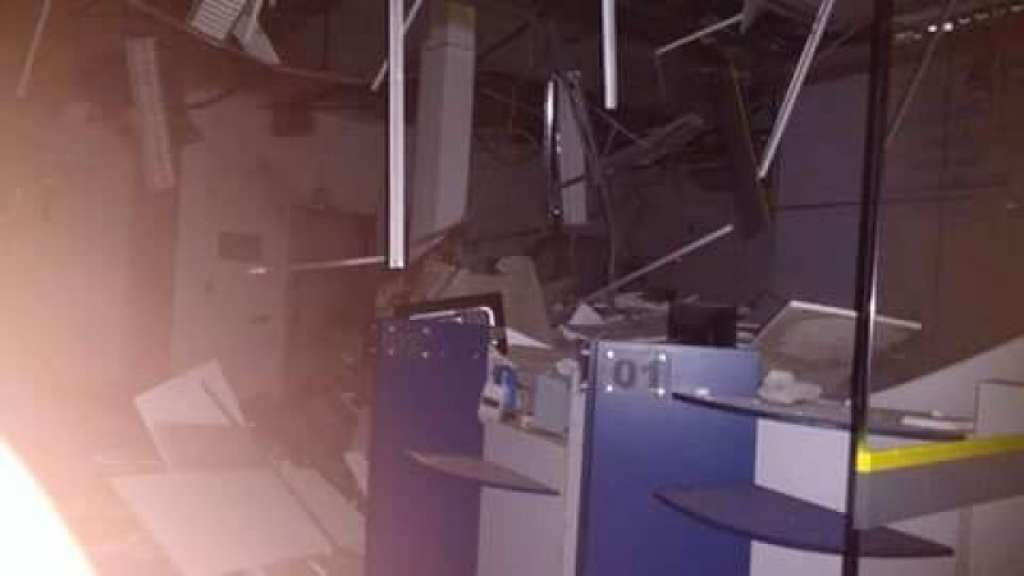 Grupo explode caixa eletrônico e foge em ambulância no interior do estado
