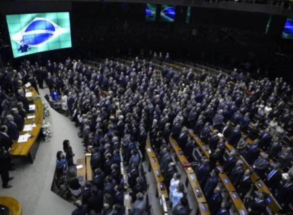 Câmara aprova admissibilidade de PEC que trata da reforma política
