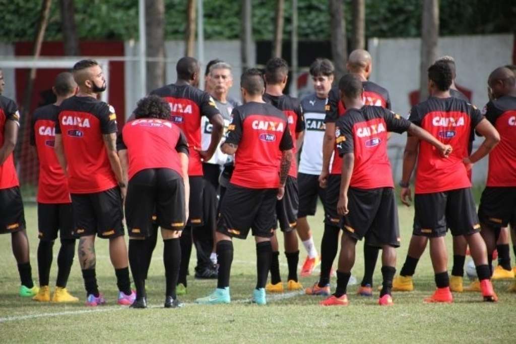 Vitória estreia na Copa do Nordeste e reabre estádio em Aracaju