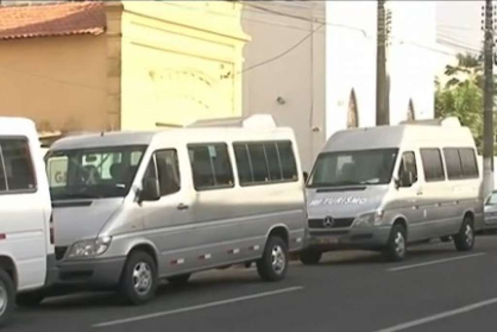 Professores denunciam assaltos a vans em Feira de Santana
