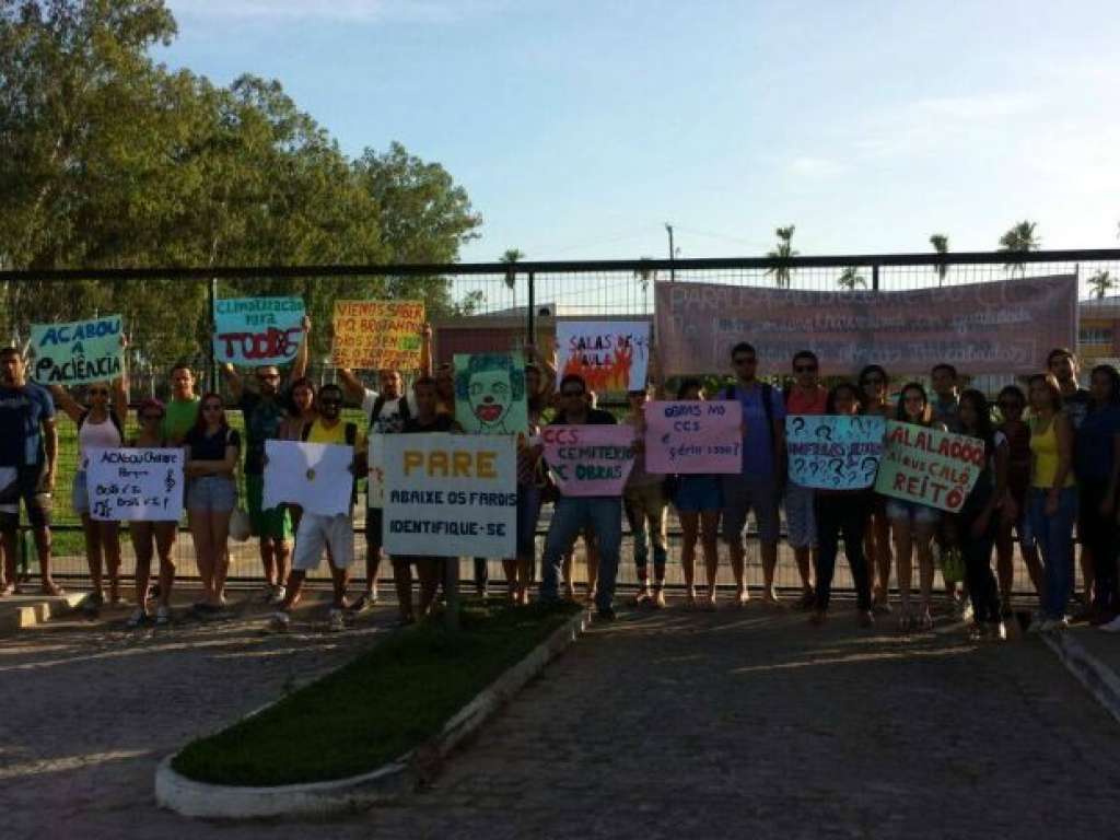 Protesto de estudantes no campus da UFRB de Santo Antônio de Jesus