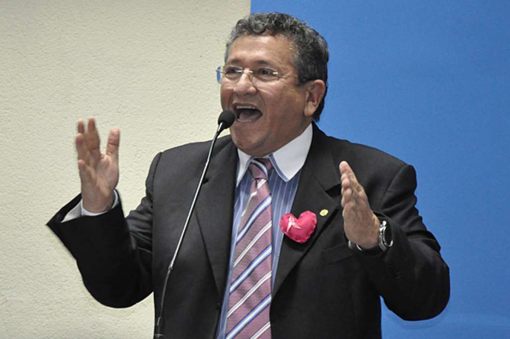 Luiz Caetano busca apoio para candidatura em Simões Filho