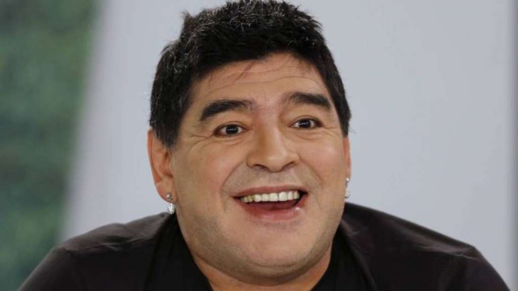 Maradona aparece com rosto rejuvenescido em programa de TV