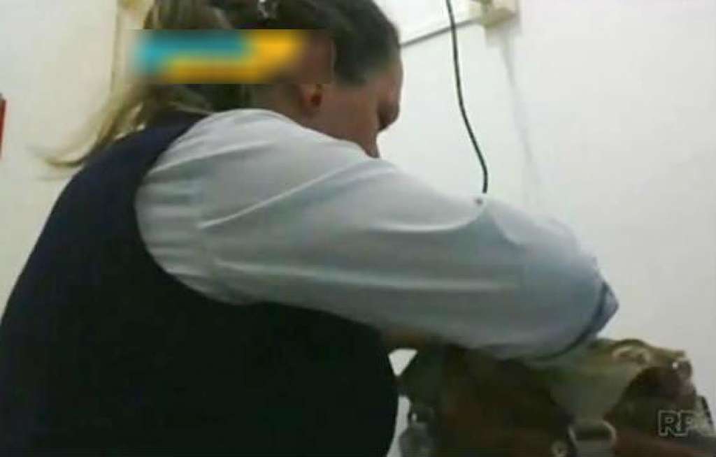 Polícia prende enfermeira que furtava bolsas de pacientes durante consultas