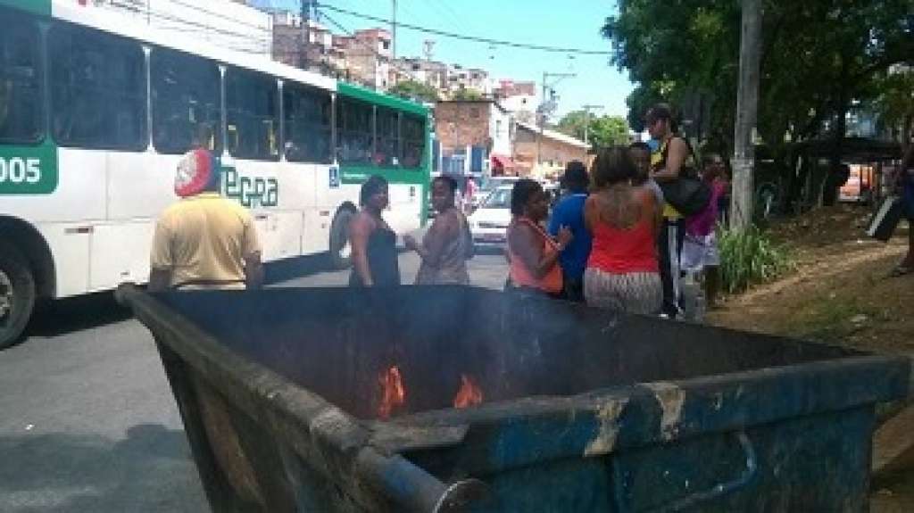 Vendedores ambulantes fecham Estação da Lapa