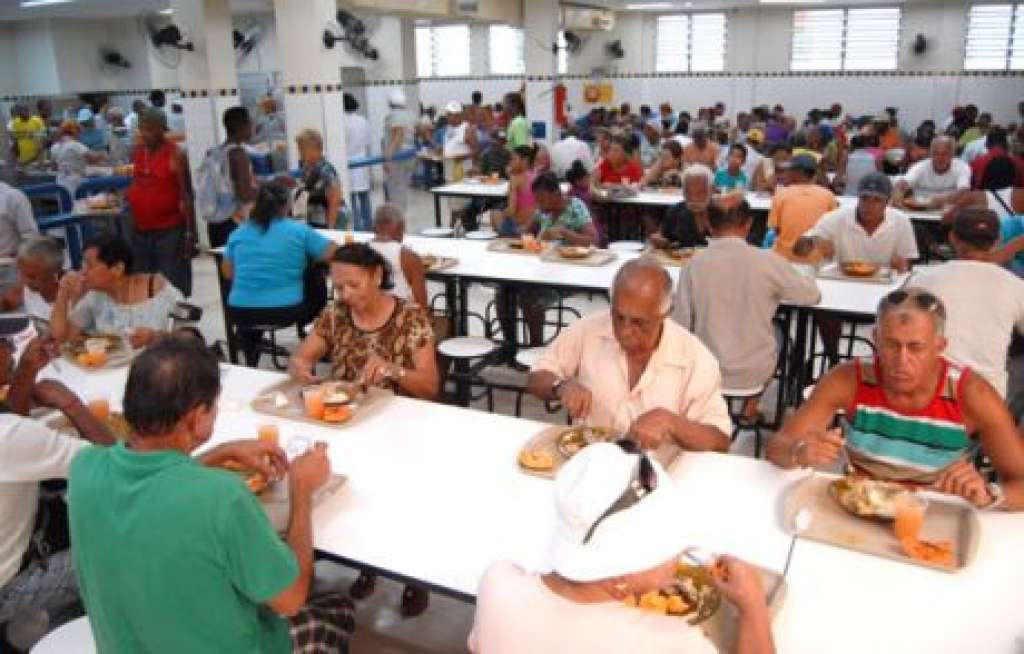 Prefeitura reduz refeições em Restaurante Popular de Lauro de Freitas