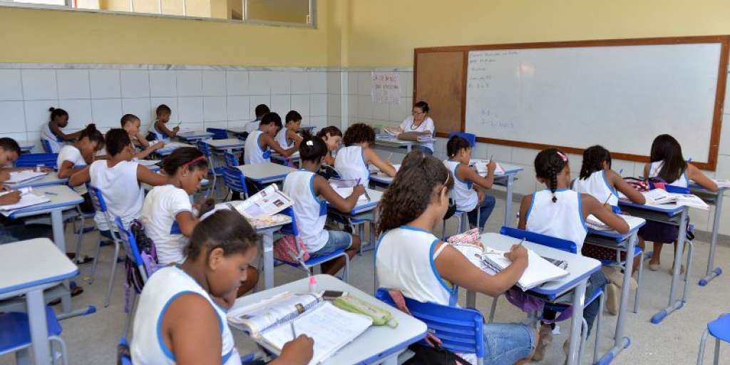 Mais uma hora de aula para alunos da rede municipal de ensino em Salvador