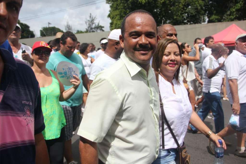 Elinaldo diz que greve dos professores acaba se Caetano devolver o que deve à Prefeitura de Camaçari