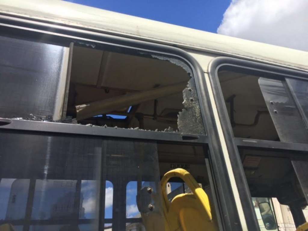 Sindicato: por conta de vandalismo ônibus não rodam em bairro de Salvador