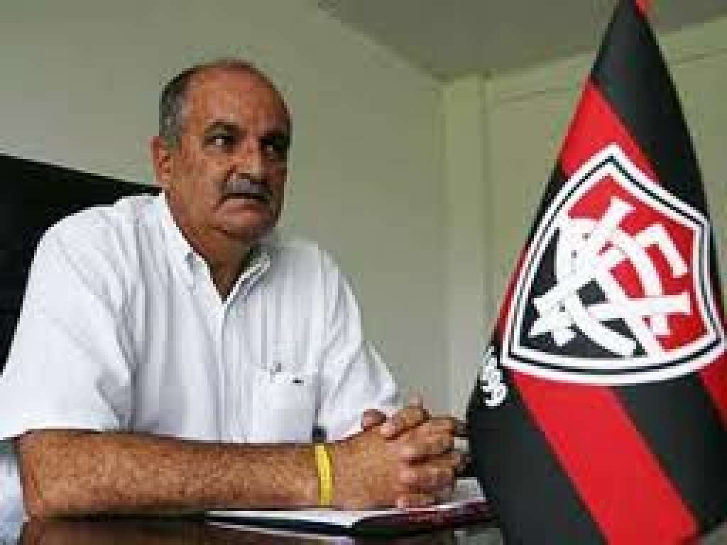 Ex-presidente do Vitória rebate acusações de Diretor do Bahia