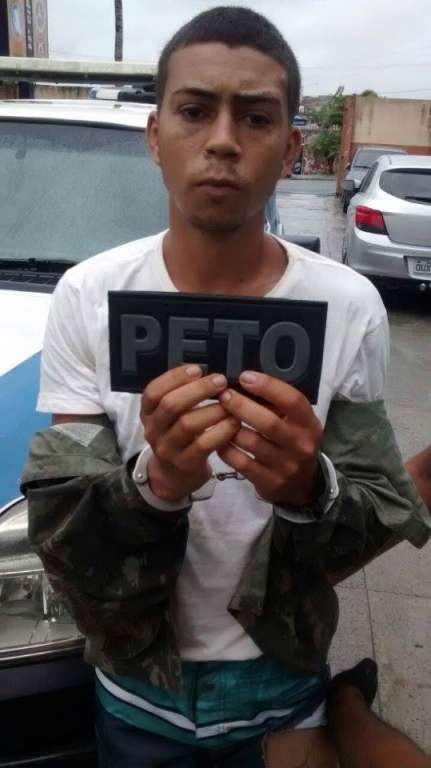 Jovem de 23 anos é preso com drogas em Simões Filho