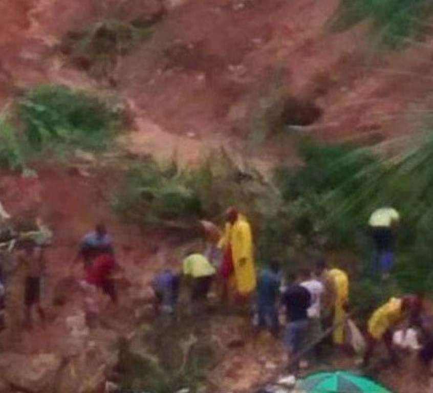 Corpo de 15ª vítima é resgatada de escombros em Salvador
