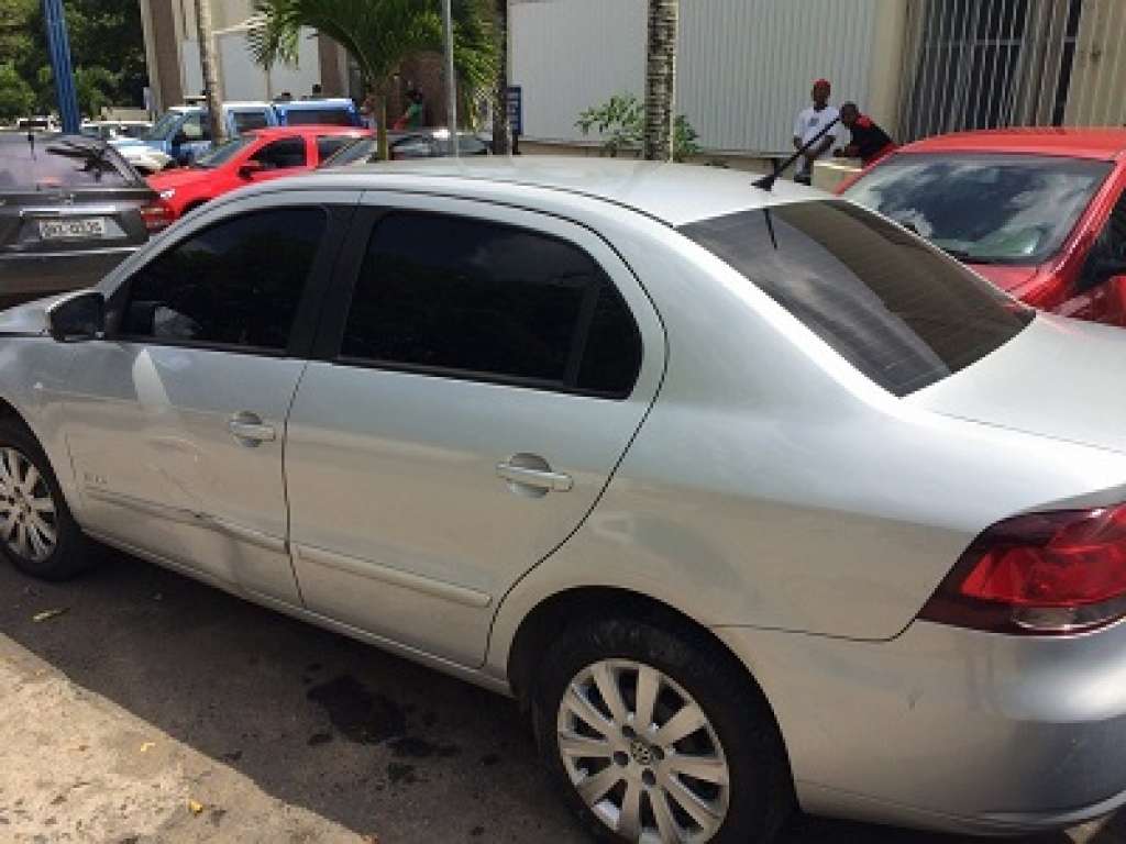 Casal é preso com carro roubado em Salvador