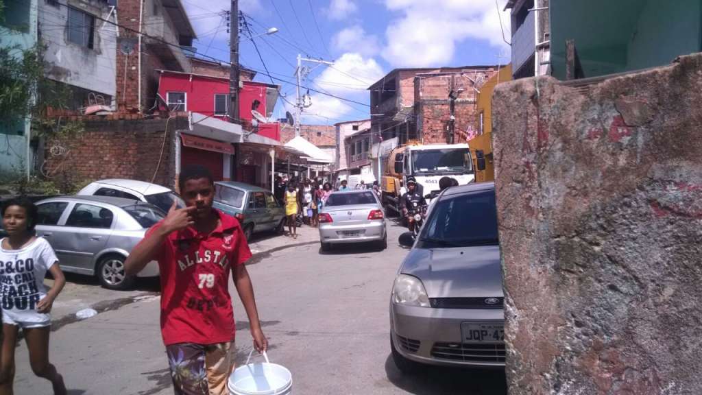 Disputa por água aumenta preço em Salvador, adutora segue em conserto
