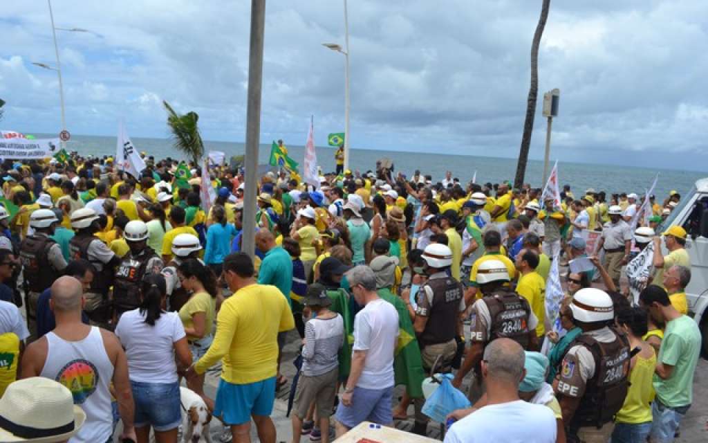 Ato contra governo Dilma reuniu 4 mil pessoas em  Salvador,  diz PM