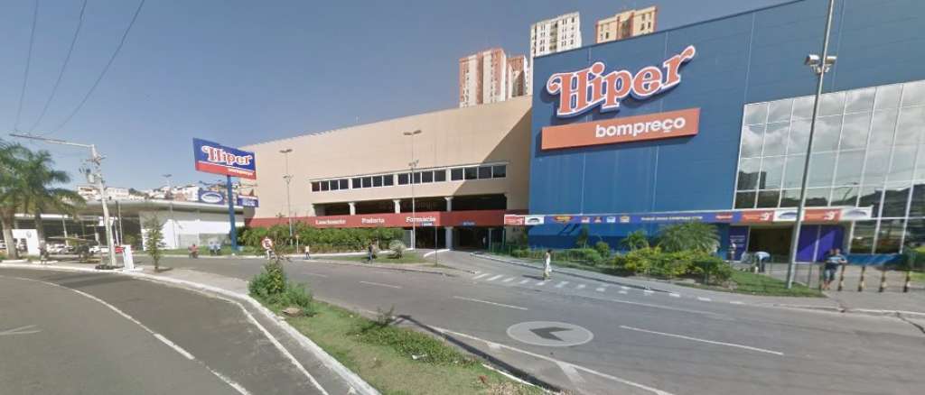 Bandidos explodem caixa eletrônico de supermercado em Salvador