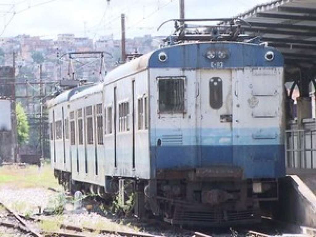 Salvador: trens param após rede elétrica ser atingida por raio