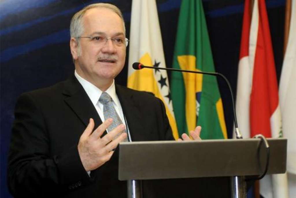 Dilma indica jurista Luiz Edson Fachin para o STF