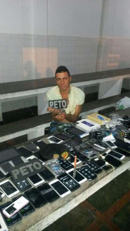 Simões Filho: Homem é preso enquanto tentava furtar aparelhos eletrônicos