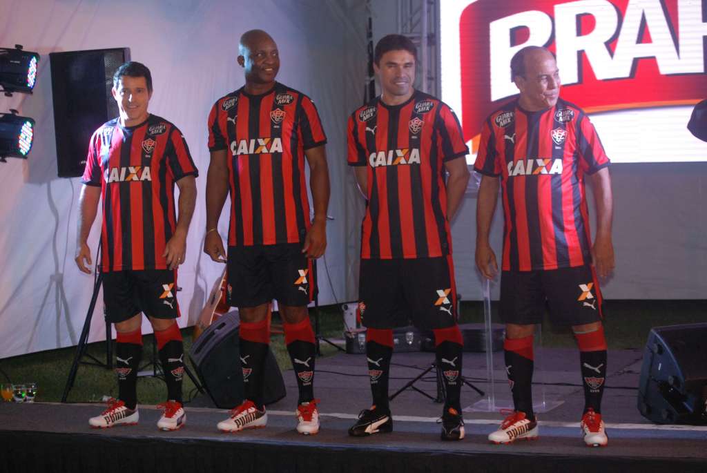 Vitória lança novo uniforme para temporada 2015