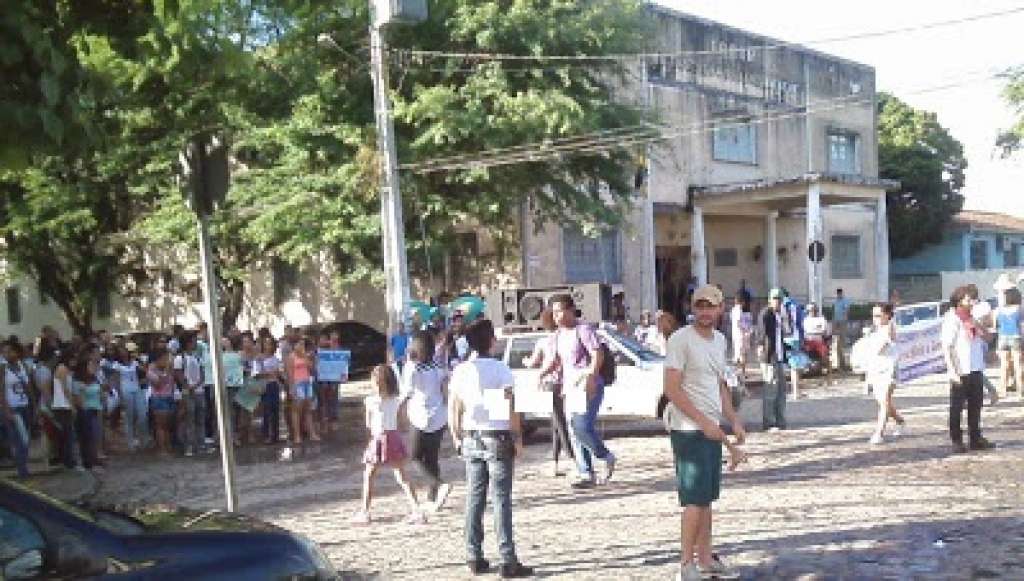Universitários reclamam de falta de segurança em Cruz das Almas
