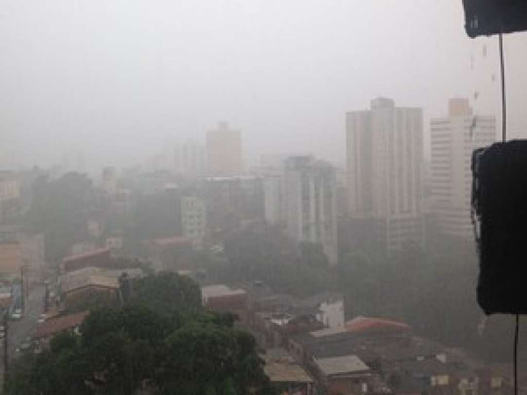 Institutos de meteorologia preveem mais chuvas para Salvador neste sábado