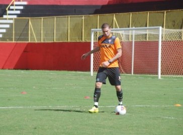 Treinador do Vitória relaciona 20 jogadores para jogo contra o Botafogo