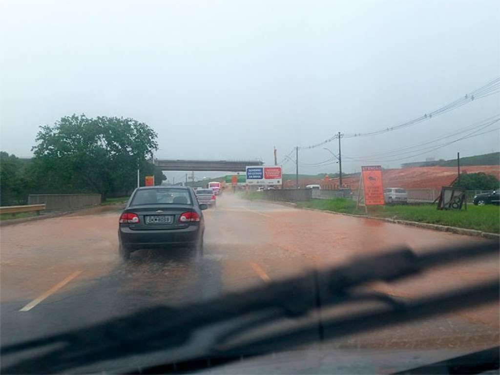 Chuva provoca pontos de alagamentos em Salvador
