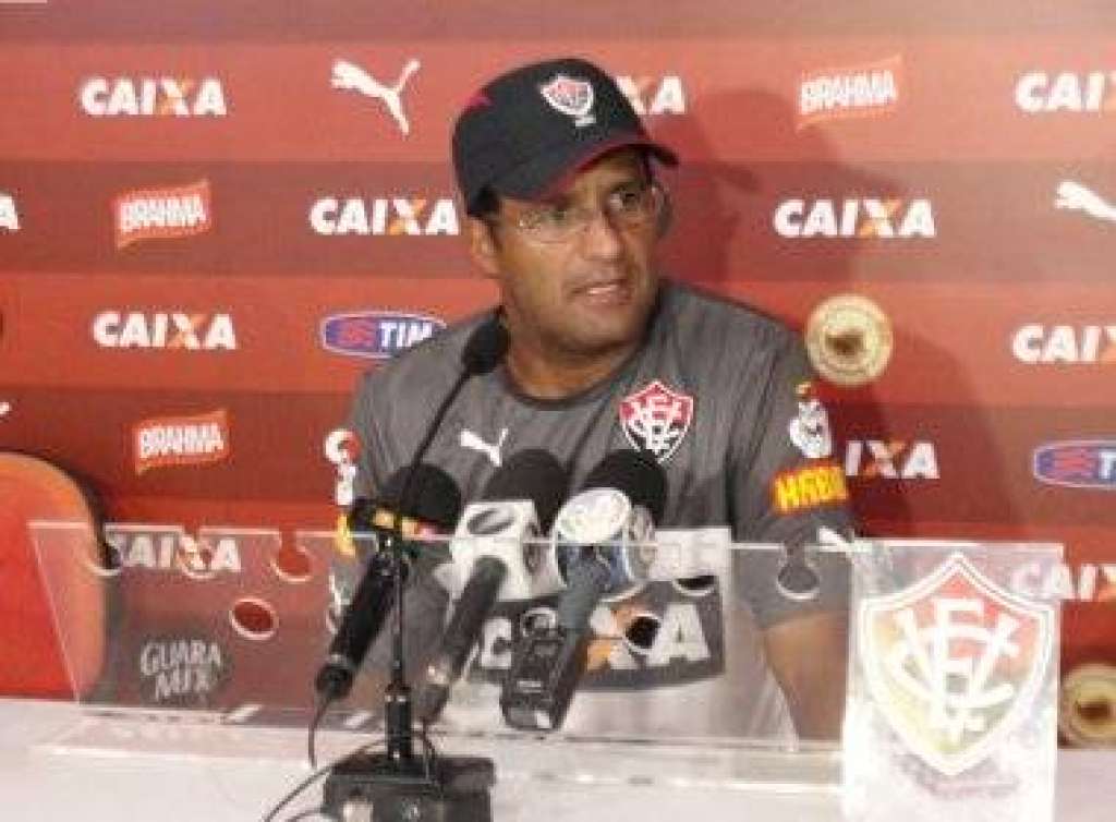 De olho no G4, Vitória encara o Botafogo