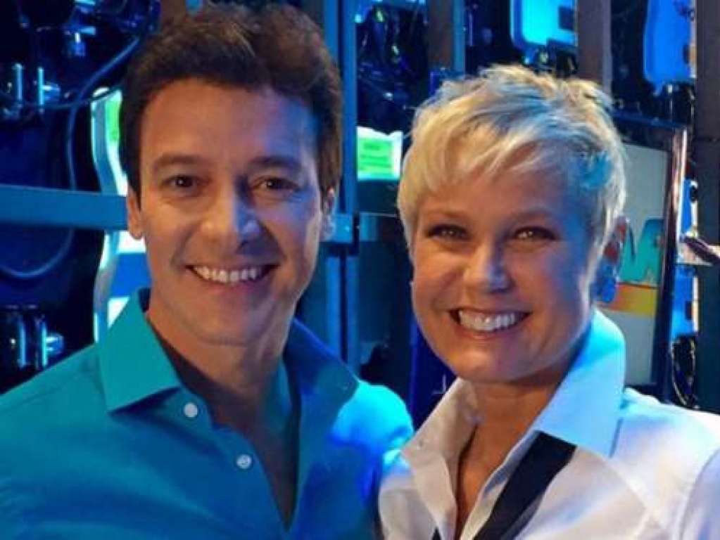 Xuxa grava chamada de programa na Record ao lado de Rodrigo Faro: “Histórico”